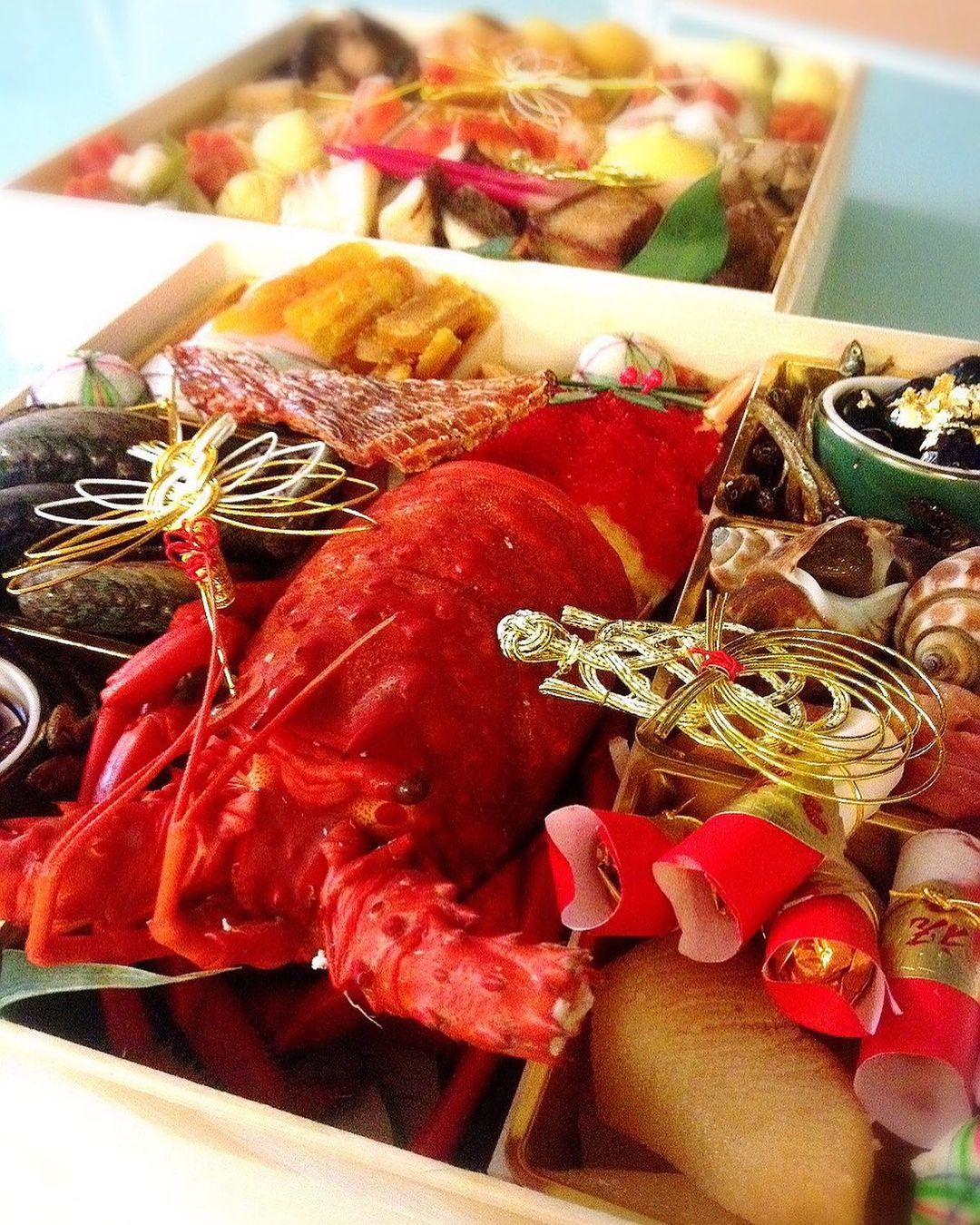 Osechi are specially-prepared New Year’s dishes, and Rinka is where you’ll find a spectacular selection, artfully arranged in a beautiful, festive box. Check out all the special holiday dining options at Ward Village on our dining guide, link in bio.