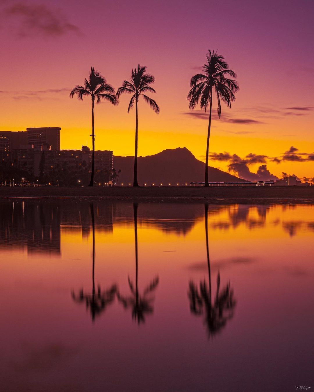 What better way to wind down your weekend than with an awe-inspiring sunset? We hope you have an equally inspirational week ahead. Photo credit: frapival_photos