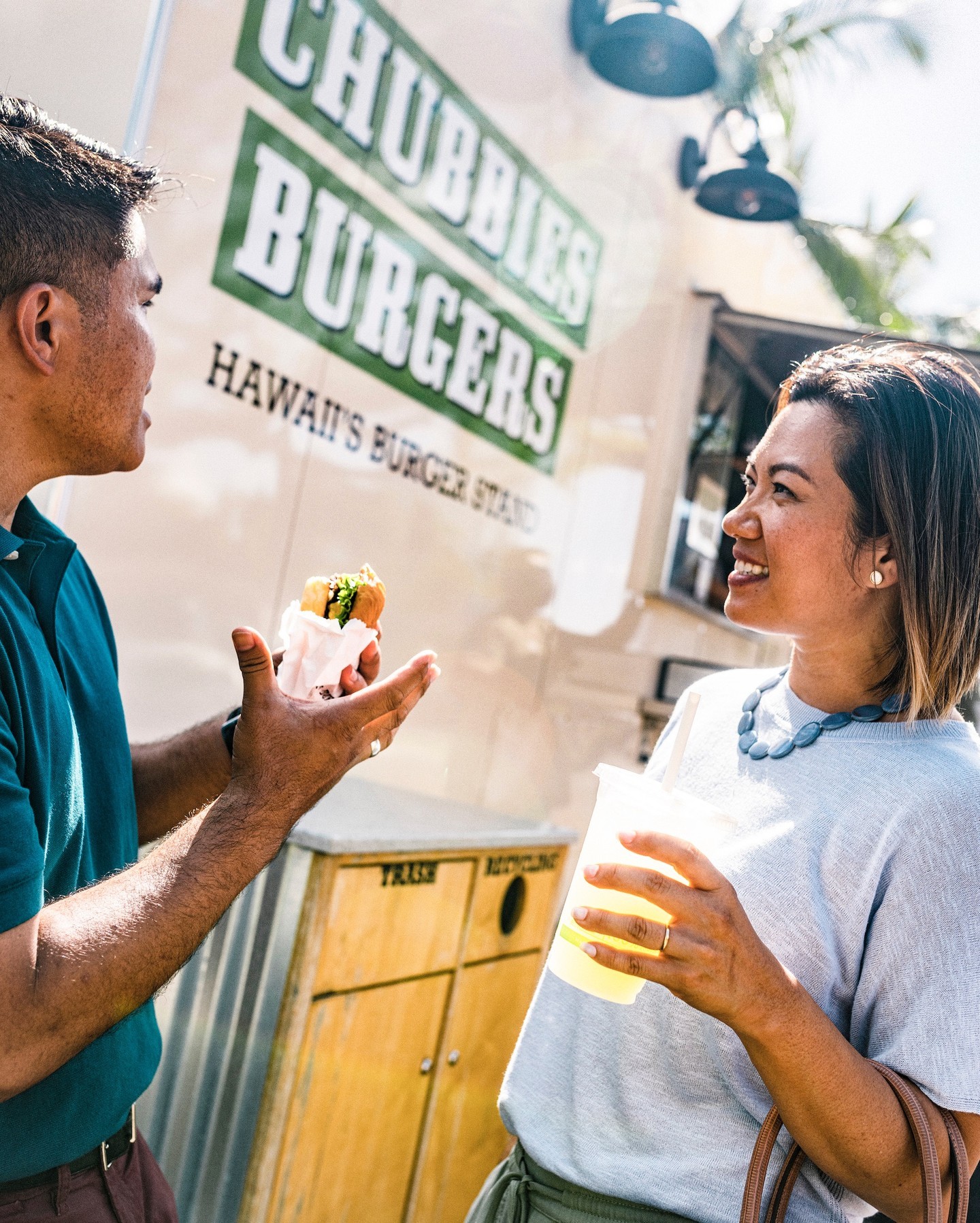 Popular neighborhood eatery options like @chubbieshawaii mean outdoor dining is always on the menu at Ward Village. Chubbies’ juicy, fresh burgers are topped with local produce, homemade sauces and tucked into a house-made bun. Located next to Victoria Ward Park, enjoy your food to go picnic style!