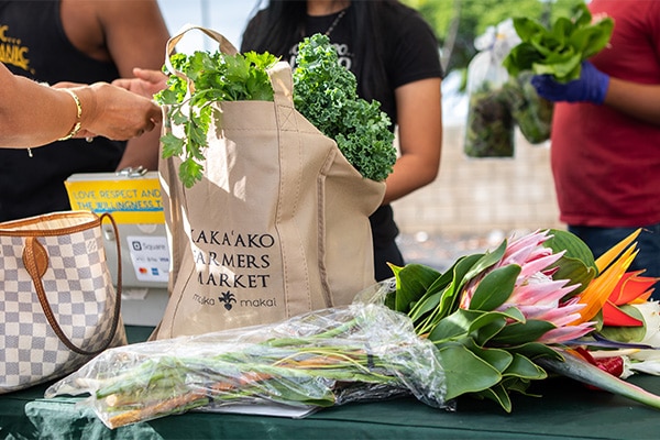 The Kaka’ako Farmers Market at Ward Village has been ranked among the top ten farmers markets of 2022 in the @usatoday 10 Best Readers’ Choice Awards. Stop by  every Saturday from 8am-12pm and enjoy over 100 booths featuring O’ahu's local produce, artisan foods and unique gifts. Click on our link in bio to learn more!