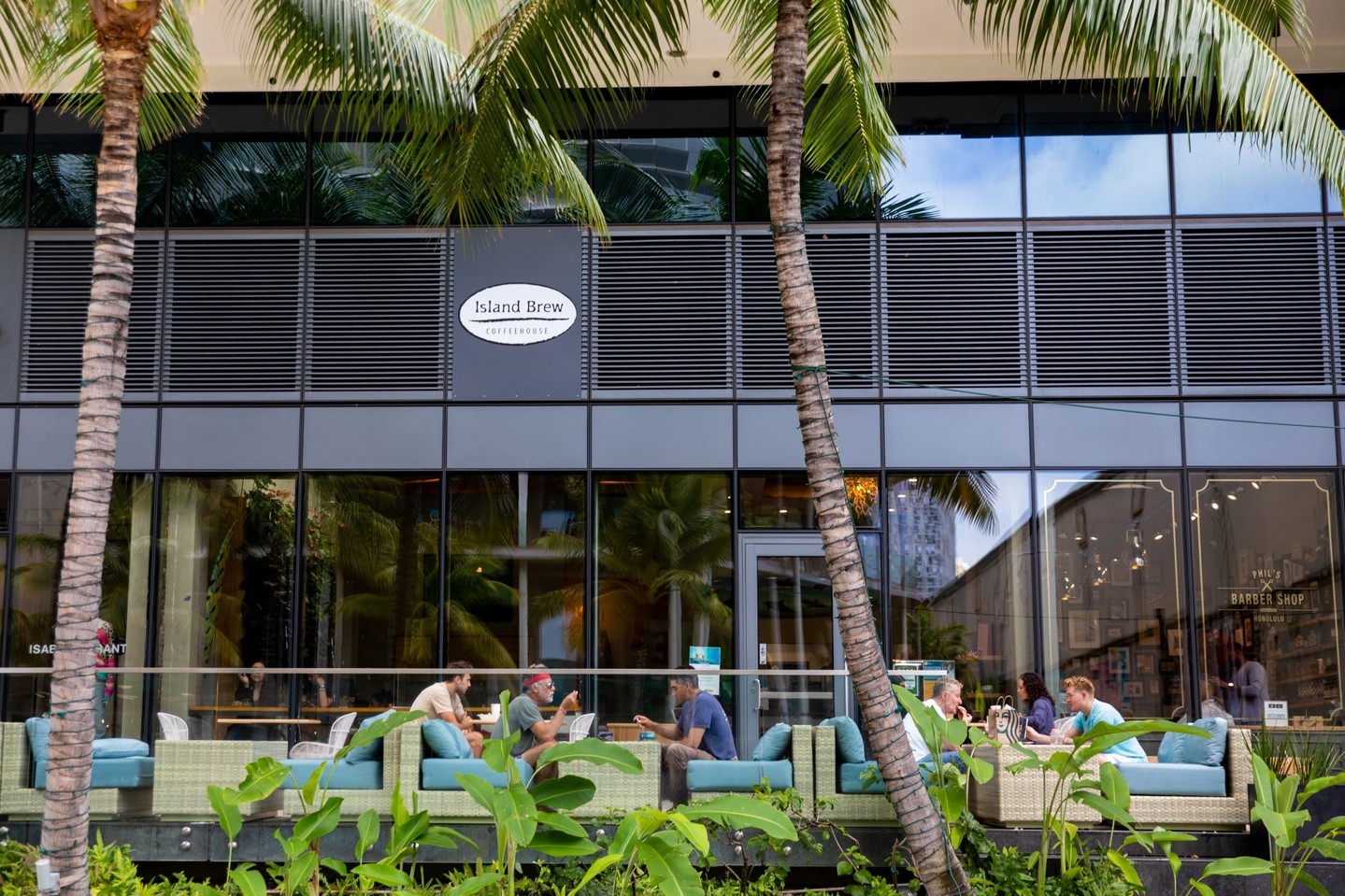 Visiting @islandbrewcoffeehouse is a perfect way to perk up your Monday. Choose from a variety of 100% Hawai‘i grown coffees available on the shaded lānai, in their relaxing indoor dining space, or grab-and-go to one of our neighborhood parks.