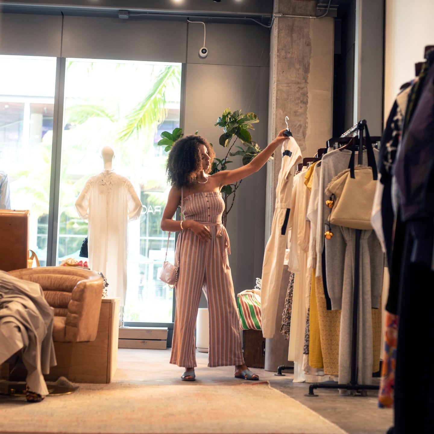 Find a new style for work or play at the one-of-a-kind neighborhood boutiques in Ward Village. There’s always something to discover!