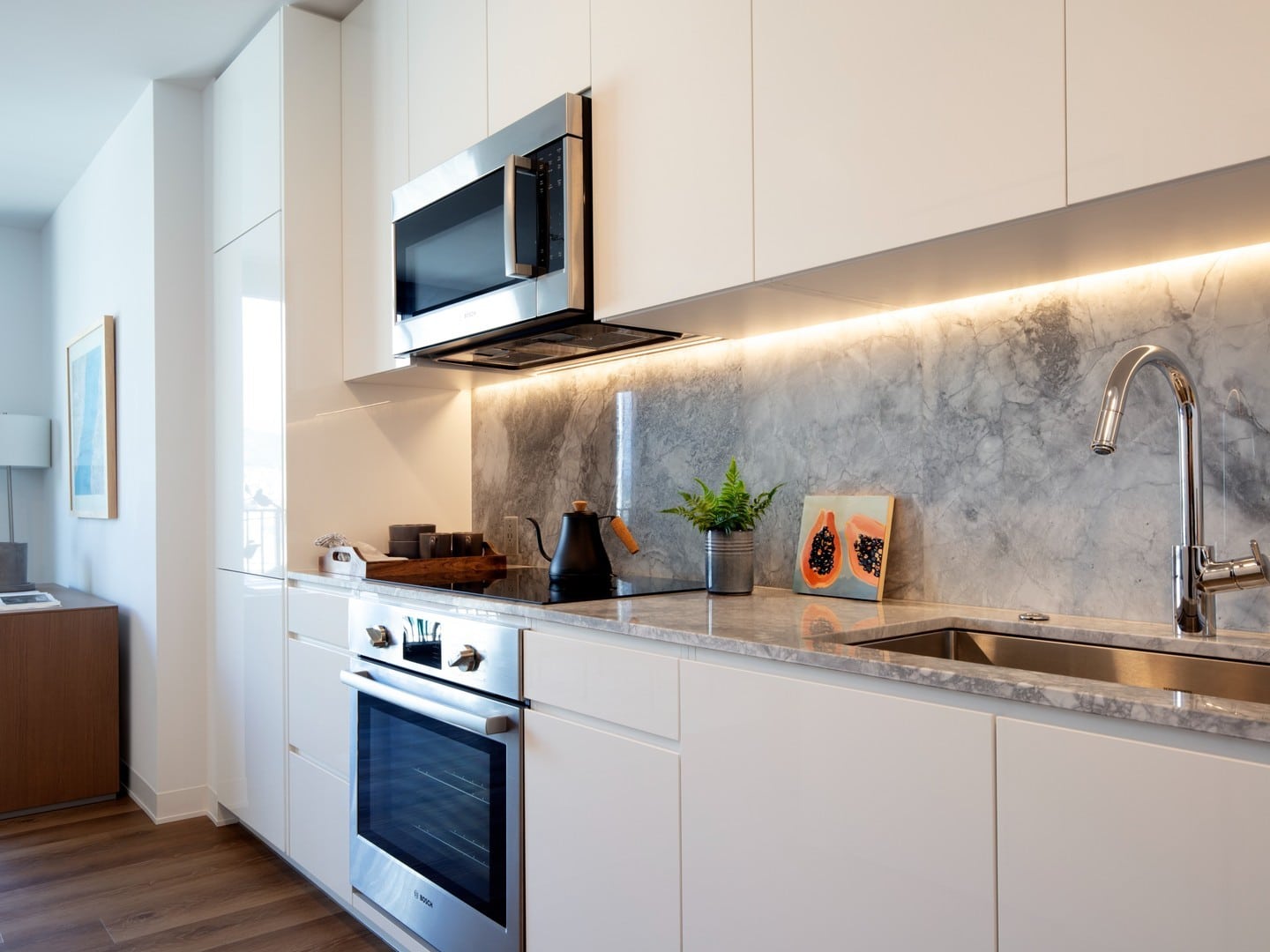 At ʻAʻaliʻi, every detail has been considered. Enjoy well-curated kitchens featuring Bosch appliances, full-height kitchen cabinets and natural stone countertops, designed to enhance your every day. Learn more about these modern move-in ready residences at www.aaliiwardvillage.com.