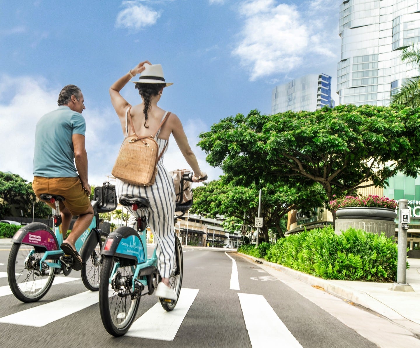 Explore the neighborhood on two wheels! With convenient bike racks and @gobikihi stations, take your time shopping, dining and relaxing in the boutiques, eateries and parks around every corner.