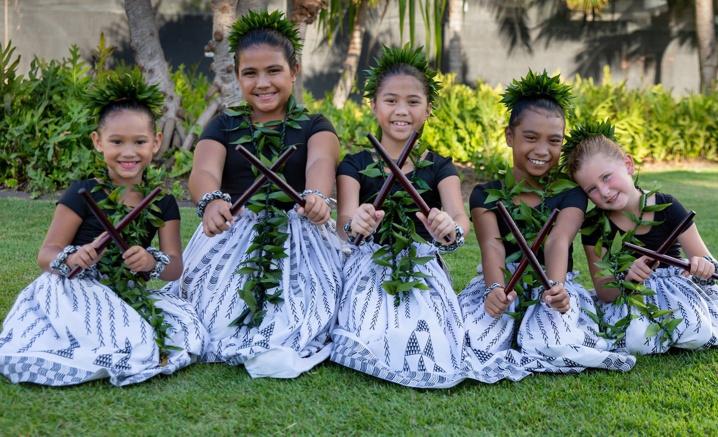 We are thrilled to announce the return of Kona Nui Nights! Join us Wednesday, August 10 from 6pm-8pm at Victoria Ward Park and enjoy live music by @hoku_zuttermeister_music and Kawaikapuokalani Hewett and a celebration of hula from Hālau Hula ‘O Puka’ikapuaokalani, Kumu hula Darcy Moniz. Bring a blanket, chair and a picnic, or purchase food and drink from one of our neighborhood eateries, and enjoy an evening in the park. Click the link in bio to learn more! #wardvillage #hawaii #oahu #hawaiianculture
