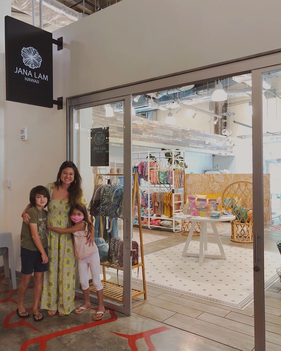 Welcome Honolulu-based design studio @janalam to their new home at South Shore Market, bringing hand-printed and sewn products to a brand-new storefront. Helmed by artist and designer Jana Lam, the shop offers everything from one-of-a-kind pillows to bags, each piece designed to share aloha.