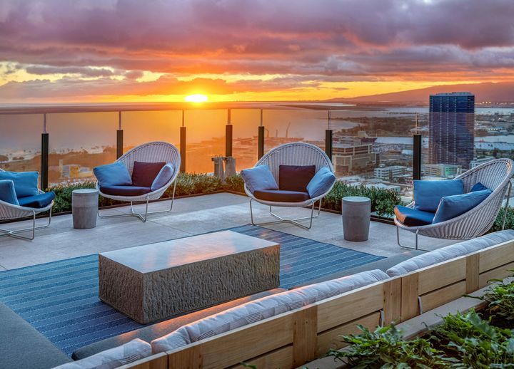 At ʻAʻaliʻi, celebrate a day well spent atop Lānai 42 featuring an amenity sky deck, indoor lounge and private dining room paired with stunning sunset views. Learn more about the amenities at ʻAʻaliʻi at the link in our bio.