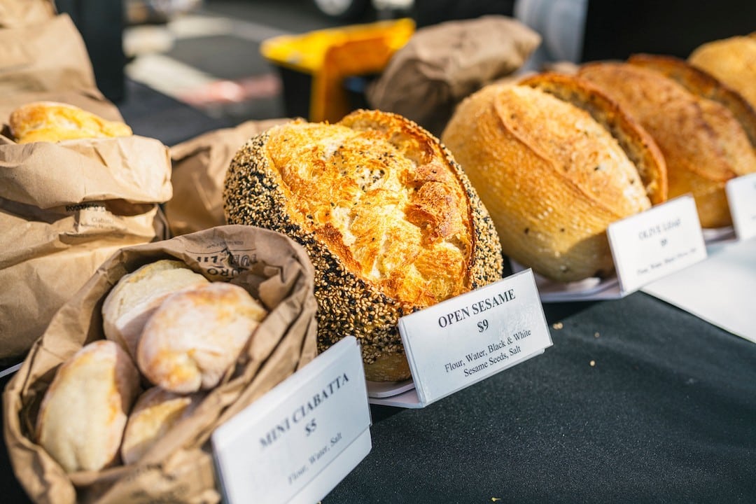 Find delicious drinks, tasty snacks, artisan crafts and fresh local produce and blooms at the Kakaʻako Farmers Market every Saturday from 8am-12pm. Click the link in our bio to learn more. #hawaii #farmersmarket #wardvillage