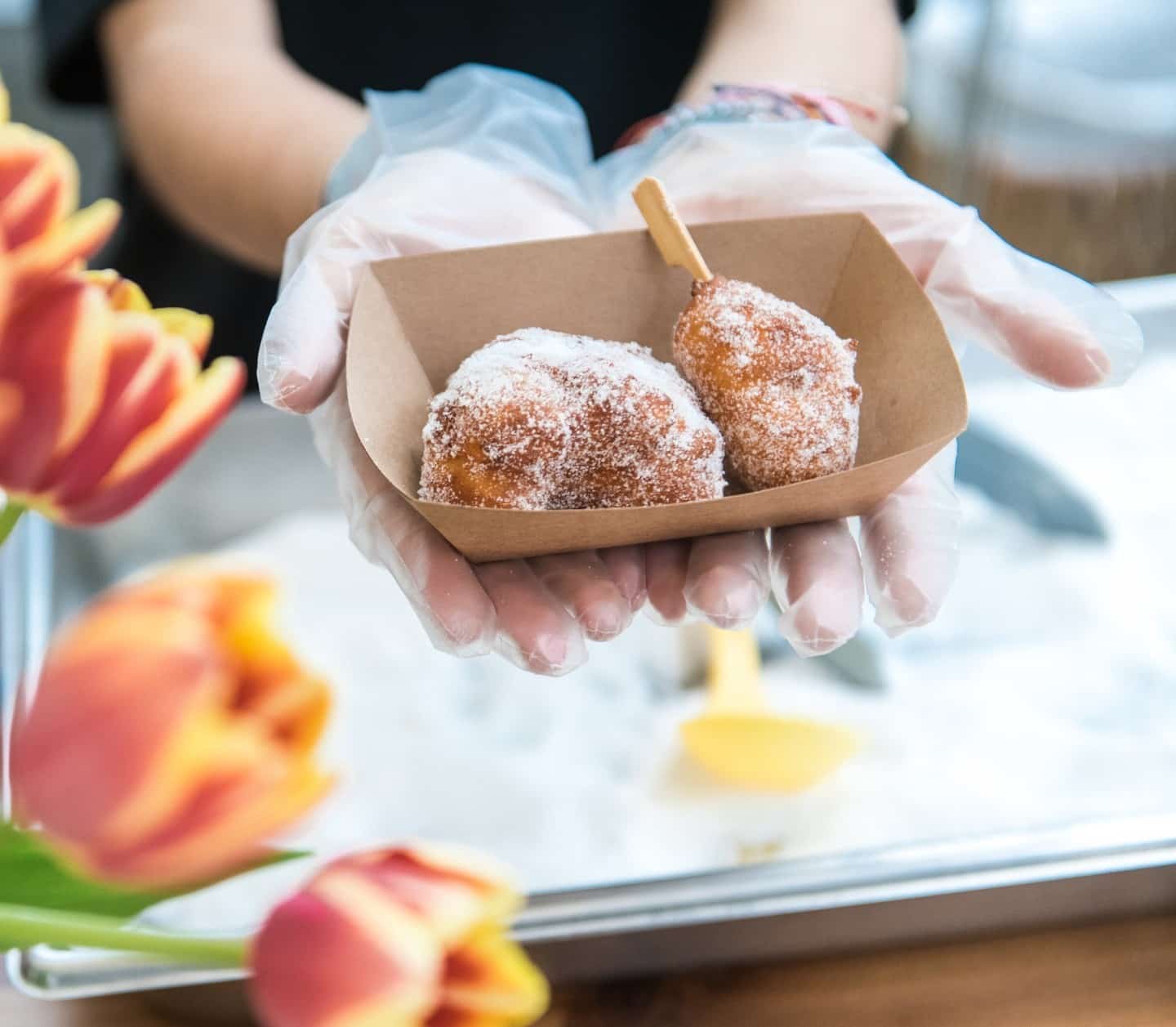 Join us for a tasty fall snack at our next First Saturday at Ward Village on November 5! @kaleleeats treats us to pumpkin spice malasadas at Ward Centre starting at 1pm, while supplies last.