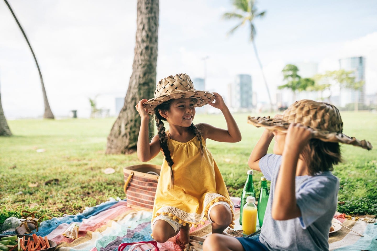 Step out in nature and enjoy a picnic in one of our spacious parks with a variety of grab-and-go offerings from your favorite neighborhood eateries throughout Ward Village.