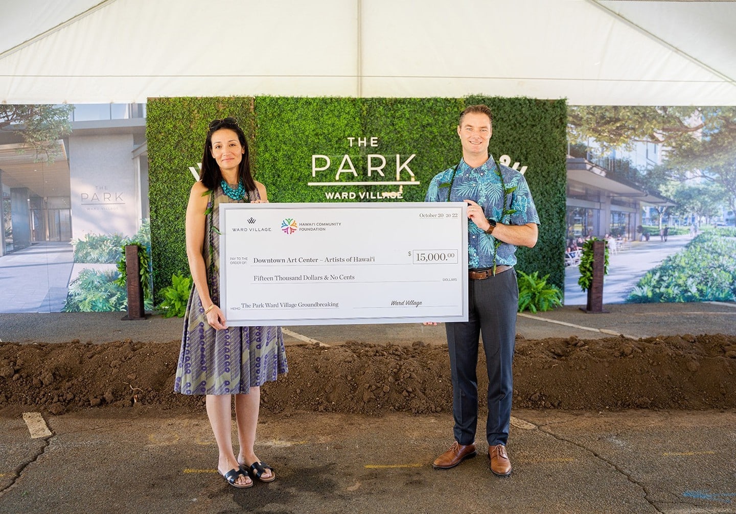 In our recent celebration of the groundbreaking of The Park Ward Village, Ward Village contributed $15,000 to @downtownartcenter to support its Artists of Hawaiʻi exhibit and the organization’s mission to build a thriving and vibrant downtown through the power of creativity and the arts. Learn more about their mission and community programs at the link in our bio.