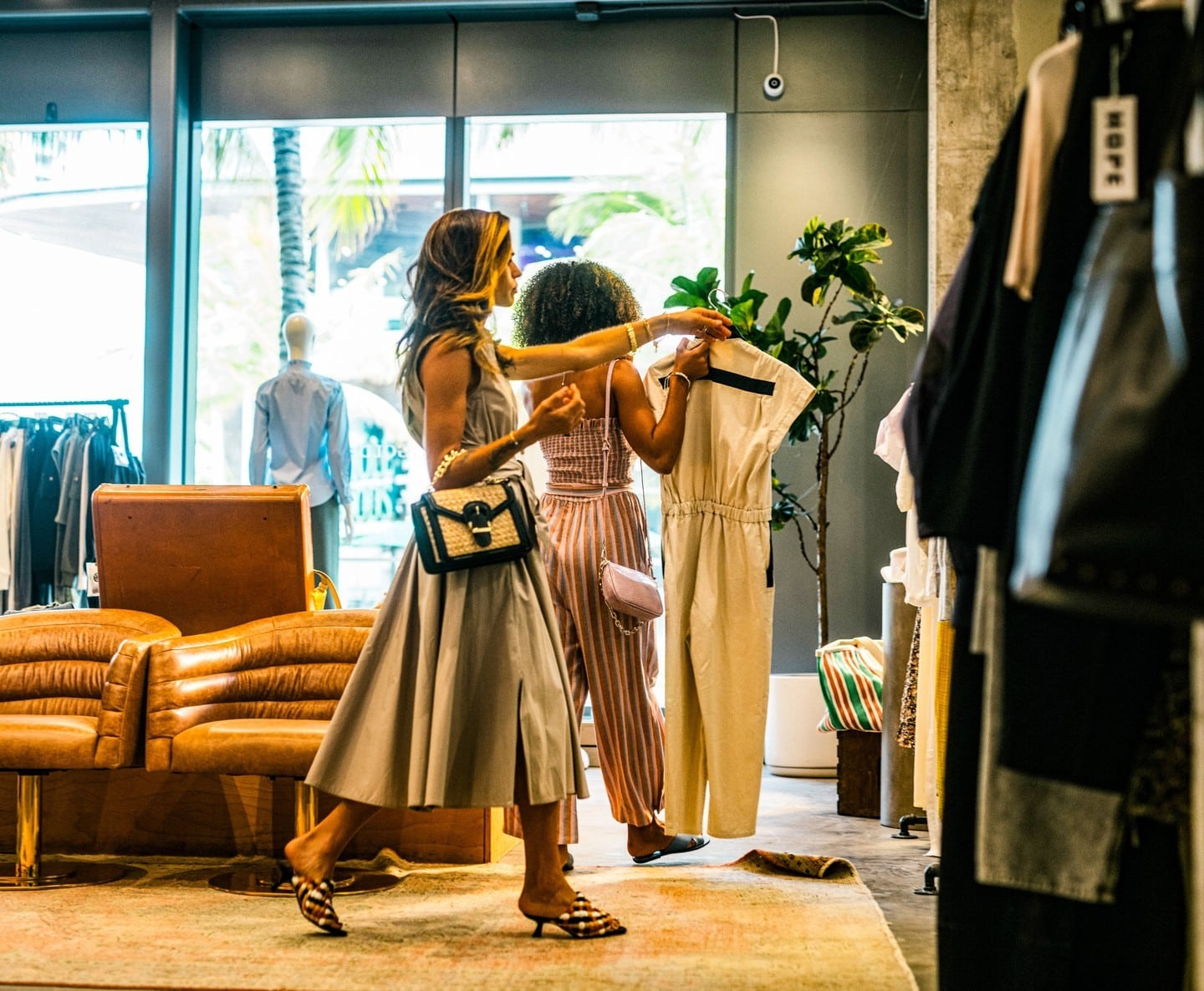 Shie Clark, owner of @weareiconic_honolulu, curates a variety of unique brands inspired by street style for her chic boutique at the Anaha Shops. Learn more about how she honed her fashion sense at an early age in a recent @kakaakovertmag article at the link in our bio.