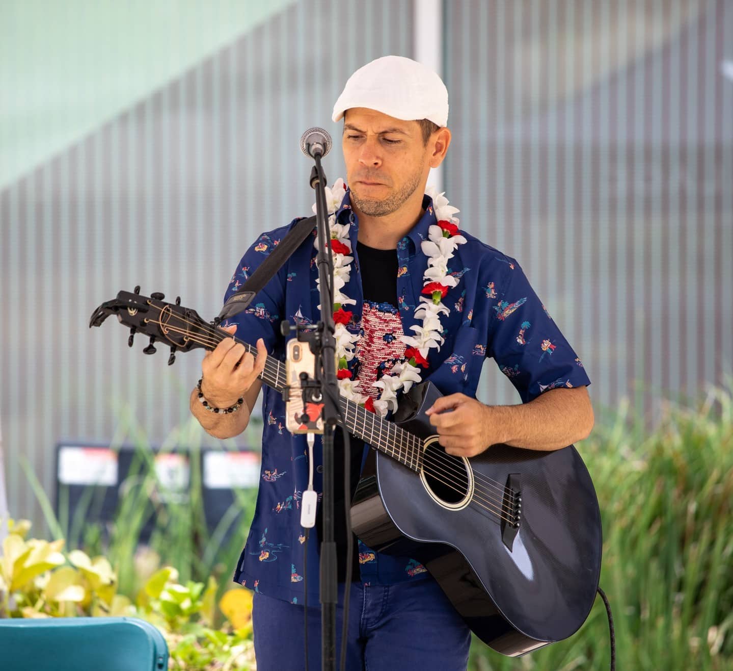 Aloha Friday Holiday Music Series returns with @kamuelamusic on Friday, December 23. Follow the sound to the South Shore Market courtyard from 12pm – 1pm!