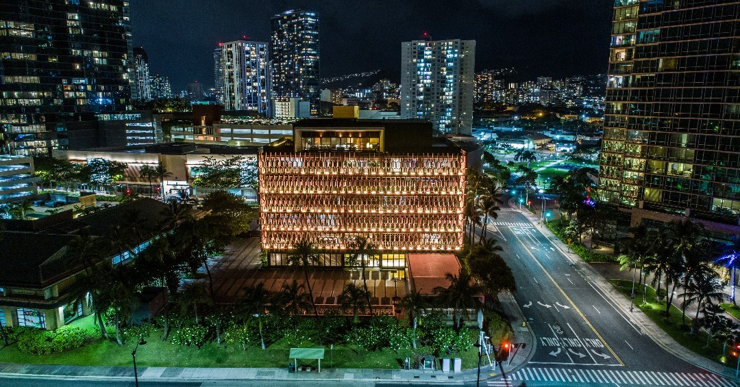 Come out to support the amazing athletes participating in the @honolulumarathon this Sunday! We’ll be cheering on the long-distance runners as they pass Ward Village’s historic IBM Building along Ala Moana Boulevard. #wardvillage #honolulumarathon #hawaii #oahu
