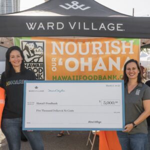 In partnership with the recent food drive hosted at the Kakaʻako Farmers Market, Ward Village was proud to support @hawaiifoodbank with a contribution to further its mission to fight hunger and nourish our community.