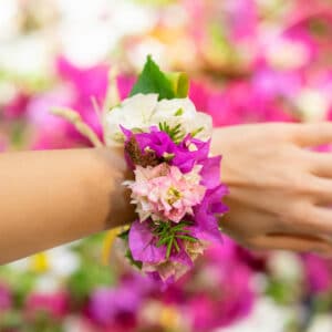 Join us for our First Saturday Workshop on April 1 at Ward Centre. Learn to make traditional Hawaiian haku wristlets from the artisans at KĪPUKA by Nā Mea Hawaiʻi, from 1pm – 4pm, while supplies last. Sign up for a session at the link in our bio.