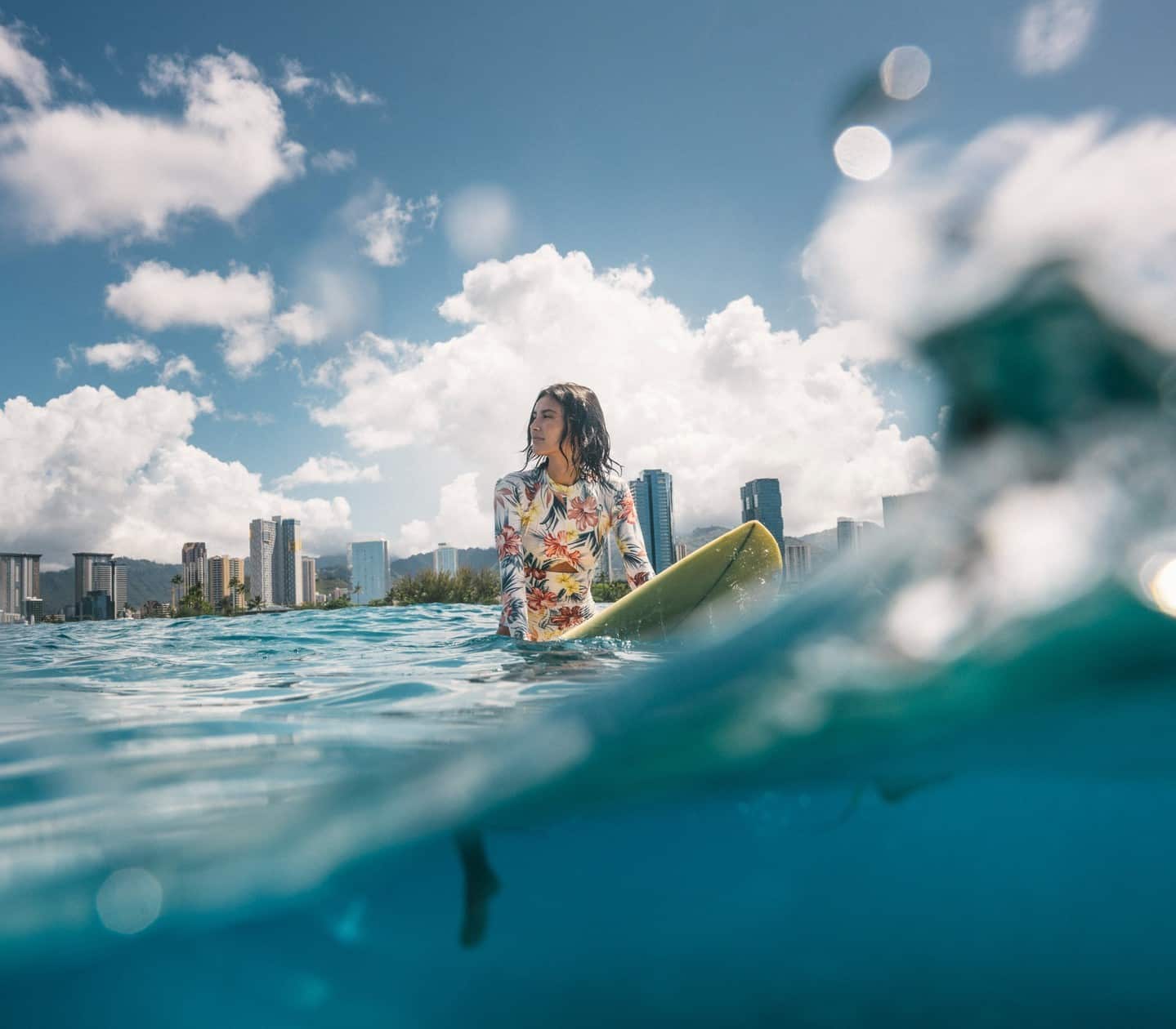 Skip the commute by checking the surf conditions before you paddle out! Our South Shore Surf Cam is live 24/7, streaming all your favorite breaks including Ala Moana Beach Park, Kewalos, Concessions, and more. Visit the link in our bio .