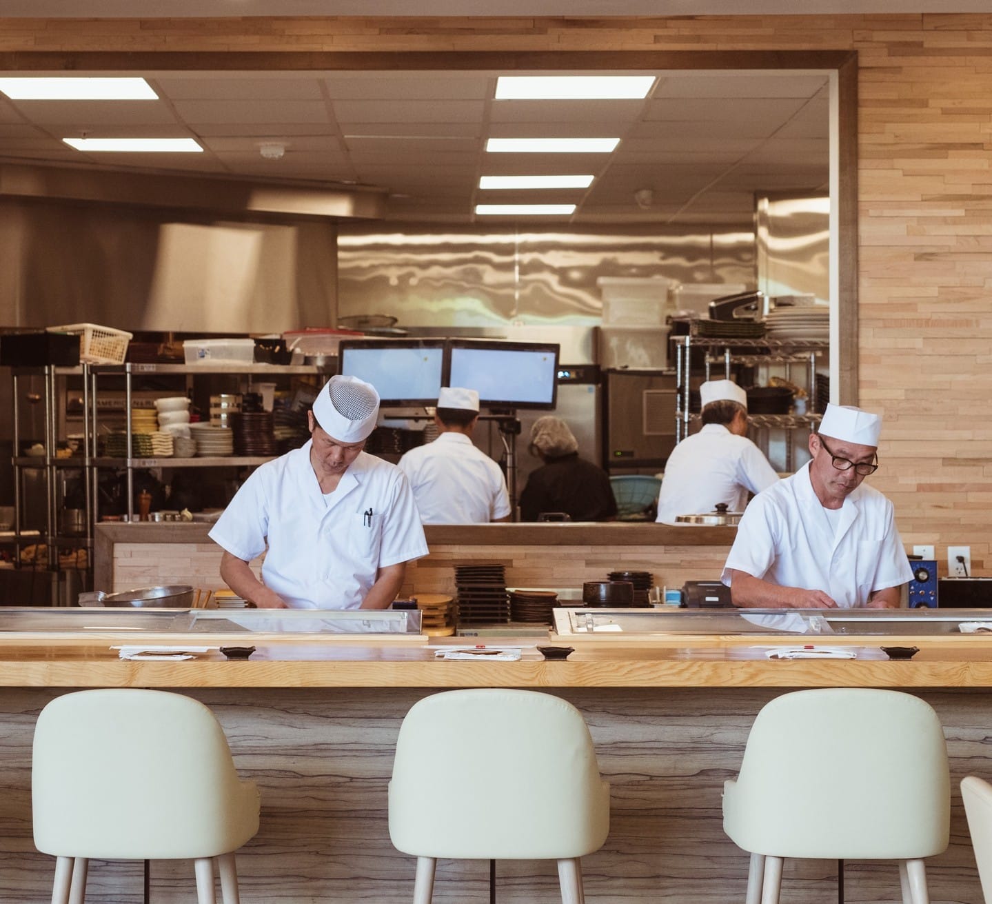 Celebrate Spring at @rinka_restaurant! Indulge in a limited-time seven-course Spring Omakase Menu, available now through May 31. Visit the link in our bio to discover a variety of globally-inspired eateries throughout the neighborhood.