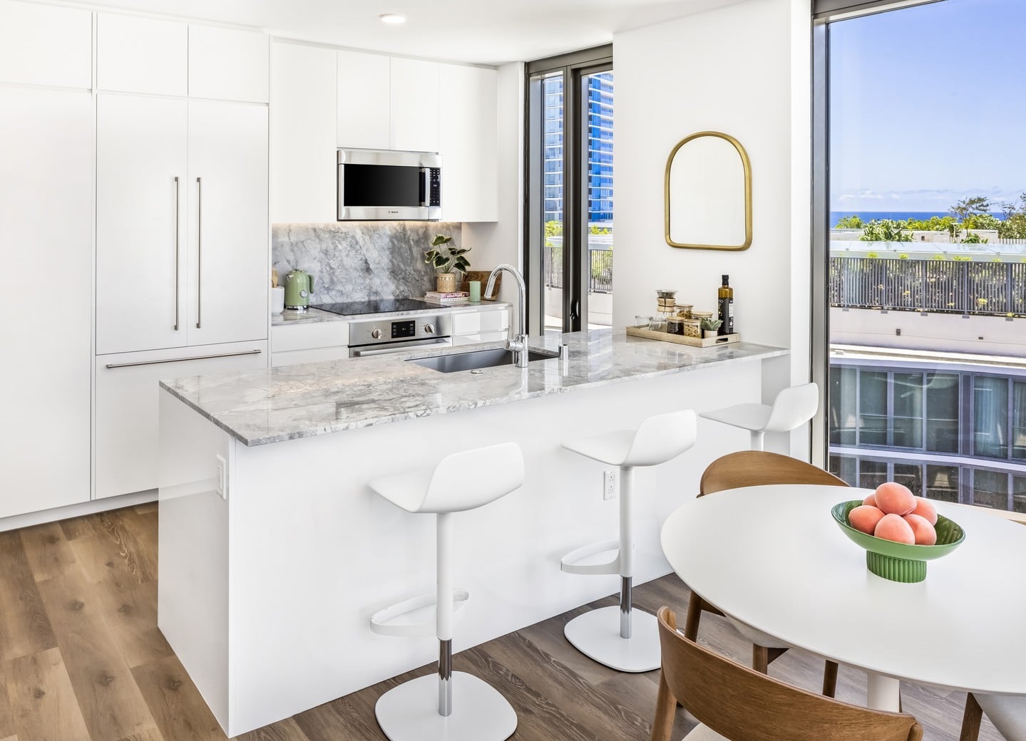 Inspire your inner chef at ʻAʻaliʻi with modern, custom-designed kitchens featuring a Bosch suite of appliances, a custom panel-finish refrigerator and dishwasher, natural stone countertops, and a full-height backsplash. Learn more about these fully furnished move-in ready residences at the link in our bio.