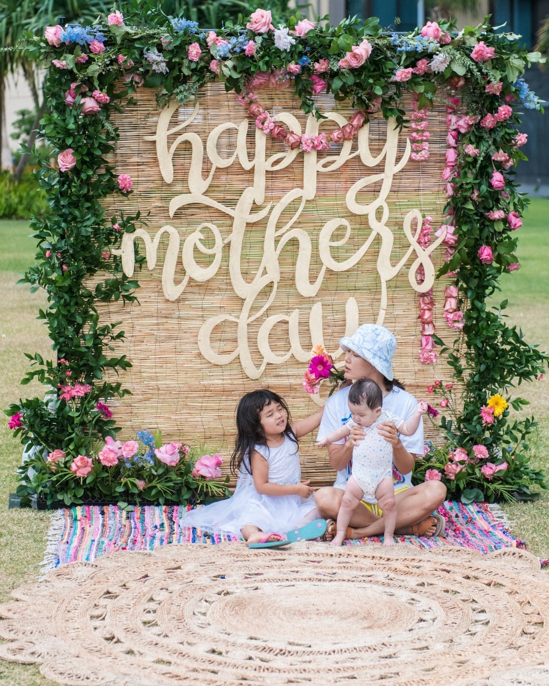 Join us from 9am – 11am on Saturday, May 13 at Victoria Ward Park for a Mother’s Day celebration! Enjoy complimentary treats from Ali‘i Coffee and Holey Grail Donuts, a floral art wall by SF Fleur, and custom cards by Juniper Calligraphy, while supplies last.