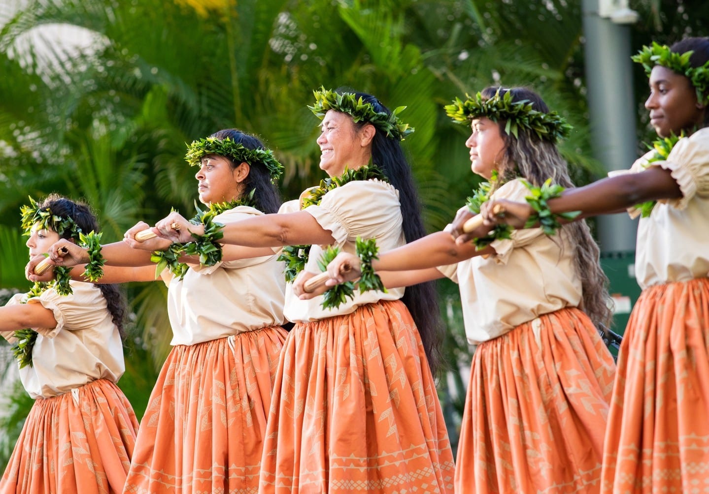 Kona Nui Nights returns this summer to Victoria Ward Park! Mark your calendar for Wednesday, June 7 for the kick-off of the popular event series showcasing Hawaiian traditions, live music, and hula performed under the palms.