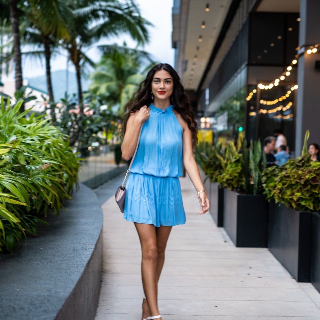Spend the day exploring Kamakeʻe Corridor brimming with chic boutiques, a variety of eateries, Whole Foods Market, a movie theater, and more.