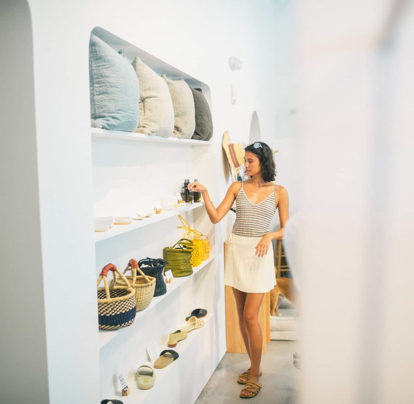 A weekend well spent in Ward Village: ️Peeking into your favorite boutique ️Dining at one of our neighborhood eateries ️Picnicking at the park ️Cruising through the neighborhood on two wheels