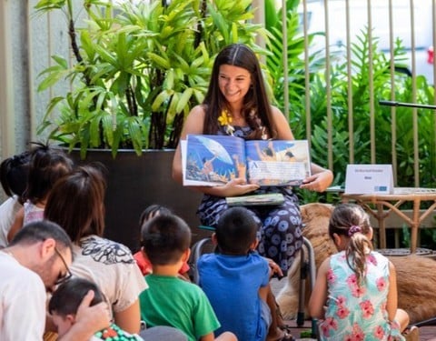 Join us for two days of live children’s book readings at the Ward Centre Courtyard on August 12 and 13! Little ones can listen in as local children’s authors and librarians from @muumuulibrary, @logosbookshawaii, and @hawaiilibraryfriends read aloud from 10am – 12pm. Snap a photo in front of the photo wall, purchase a book from one of our participating partners, and enjoy light snacks and beverages.
