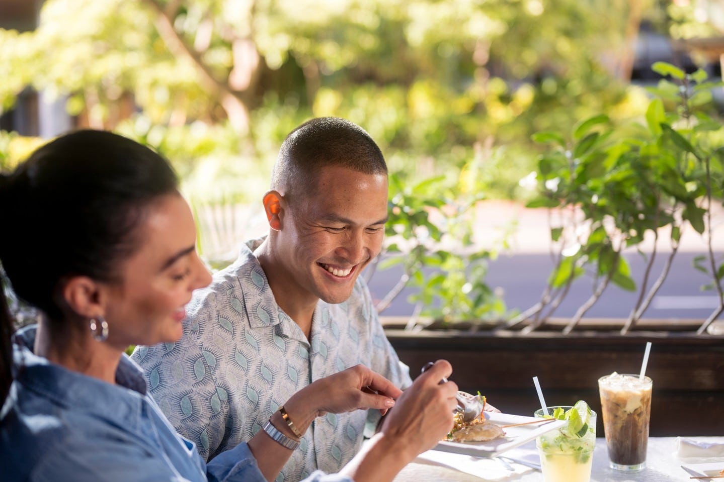 Aloha Friday means the weekend is here! Connect with your friends and family at your favorite neighborhood cafés, boutiques, and entertainment offerings.
