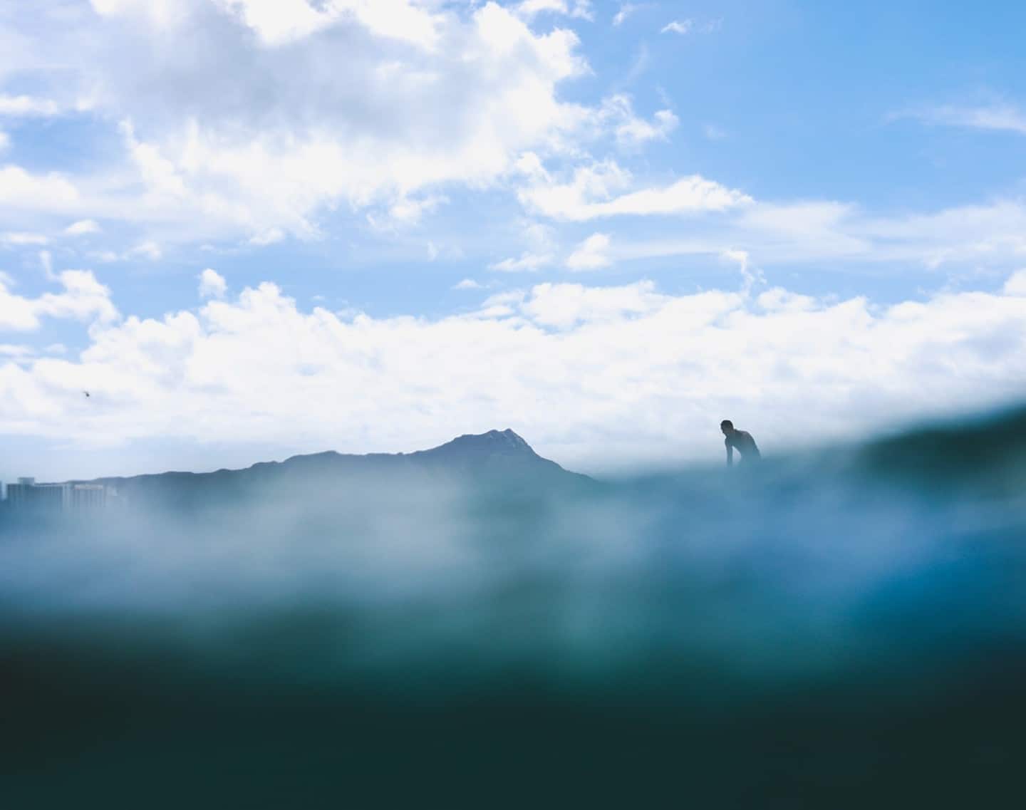 Preview the waves at your favorite break on our South Shore Surf Cam overlooking popular surf spots from Ala Moana Beach Park to Kewalo Basin. Click the link in our bio for a live look.