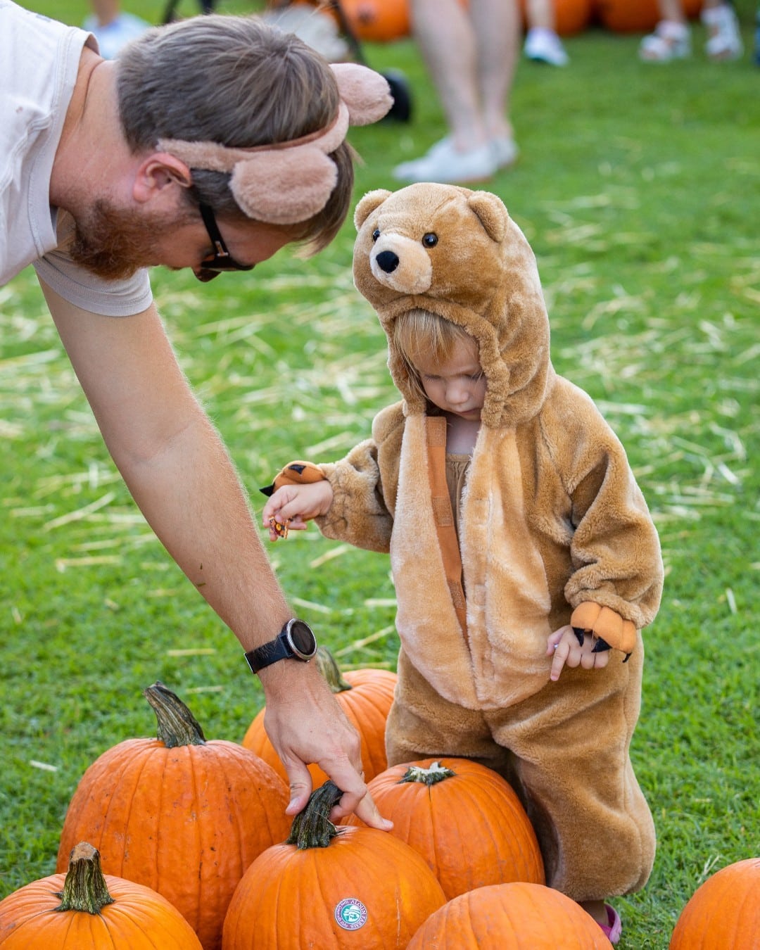 Don’t miss our Halloween Celebration & Pumpkin Patch on Saturday, October 28 from 10am – 1pm at Victoria Ward Park. Enjoy donuts from @holeygraildonuts, face painting, caricature drawings, festive photo opportunities, and a pumpkin patch from @alounfarmshawaii, while supplies last.