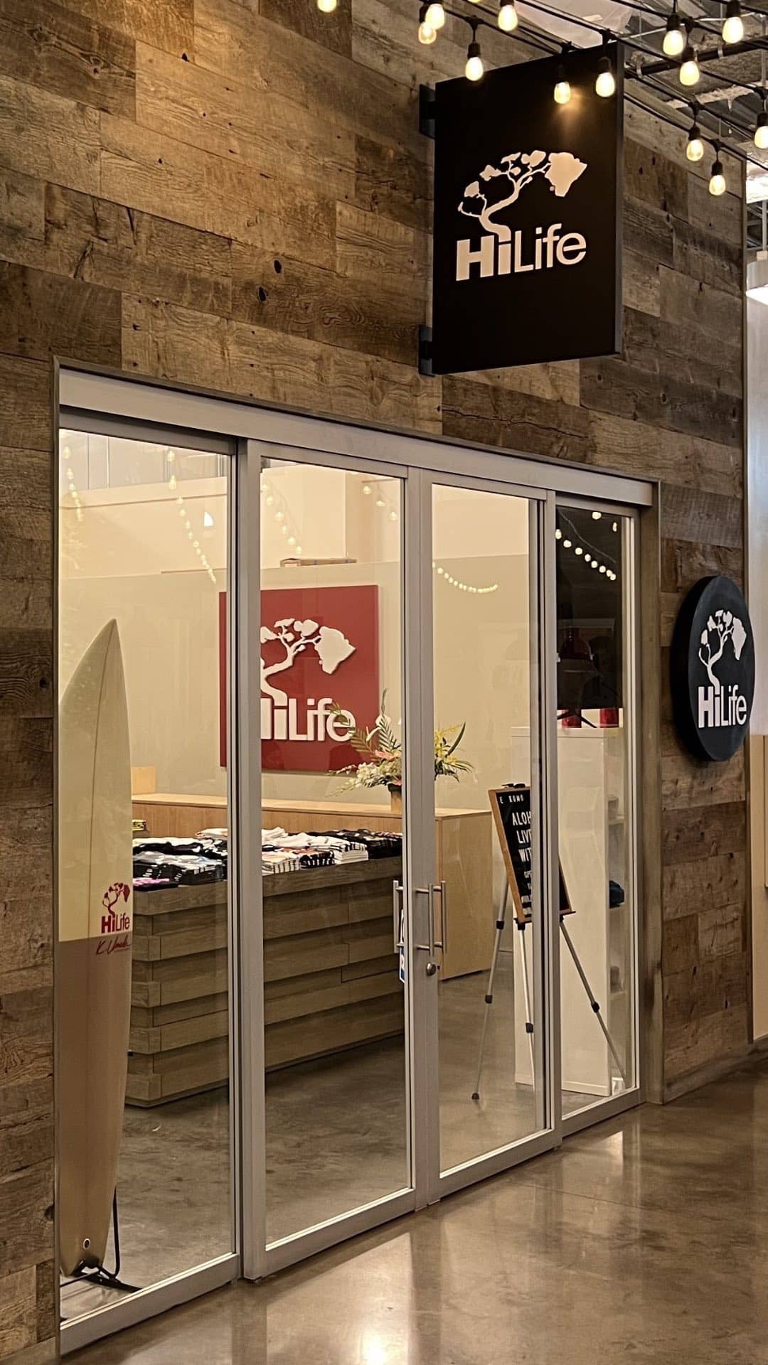 Join us in welcoming HiLife to South Shore Market! Step inside their new boutique location for apparel and accessories made and printed in Hawai’i. HiLife has grown into a local icon, rooted in the community and celebrates Hawai’i’s culture through its designs. #wardvillage HawaiiFashion #honolulu