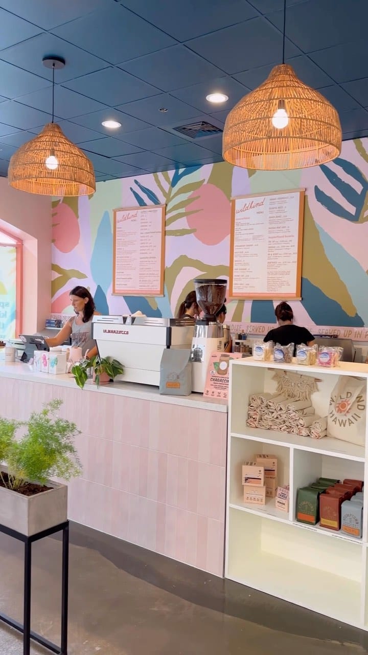 Welcome to the neighborhood, @wildkindhawaii! Now open at Ward Entertainment Center, this mother-daughter owned plant-based café serves up cold-pressed juices, coffee, homemade nut milks, smoothies, açai bowls, and healthy eats! #wardvillage #honolulufoodie #hawaiieats