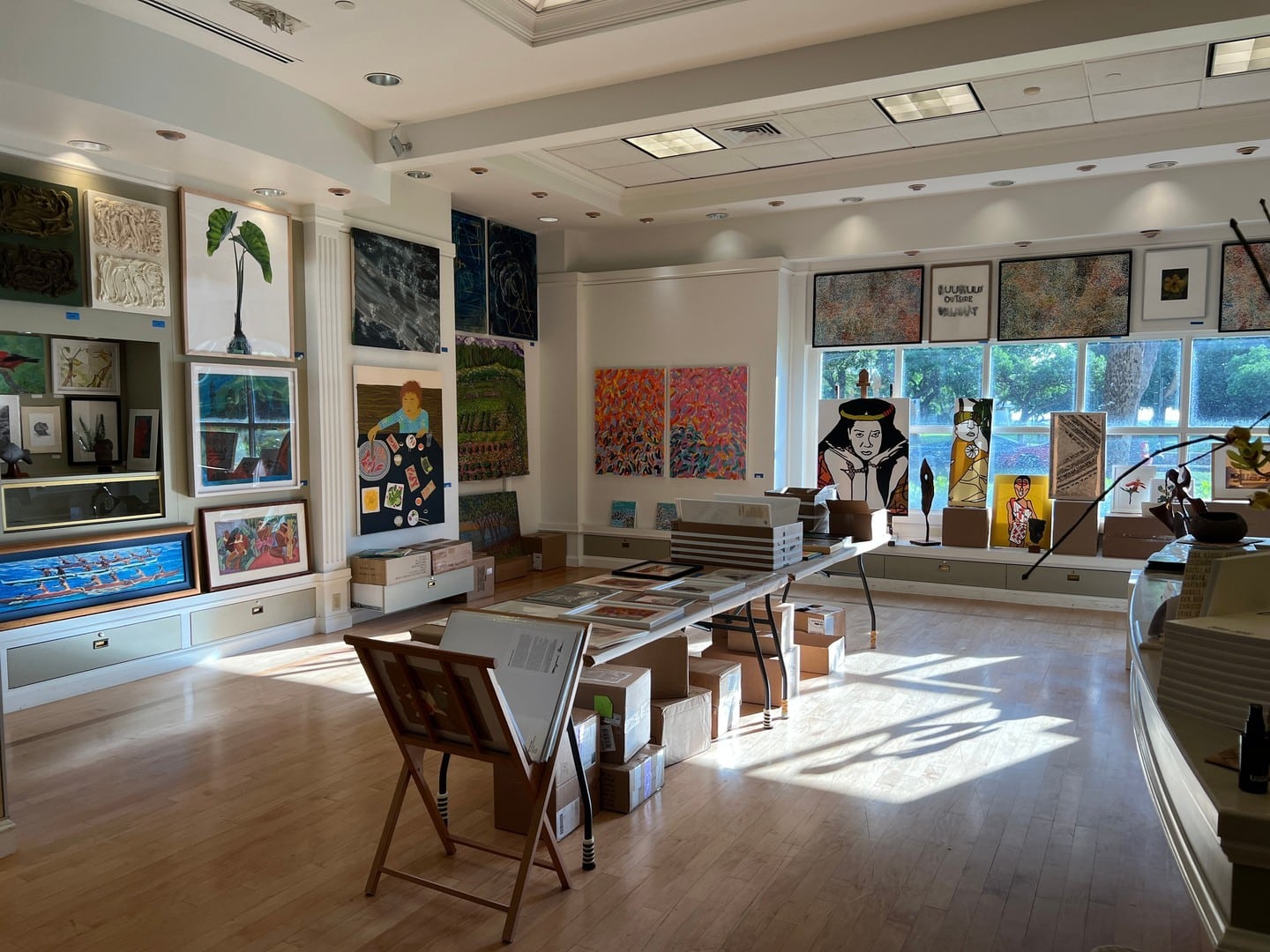 Moving Art presented by @nameahawaii is a special pop-up featuring uplifting and inspiring Hawaiian contemporary art happening now through November 20. Visit the pop up for original and reproduction art from local artists, photographers, and printmakers. The gallery is located next to Nā Mea Hawaiʻi at Ward Centre.