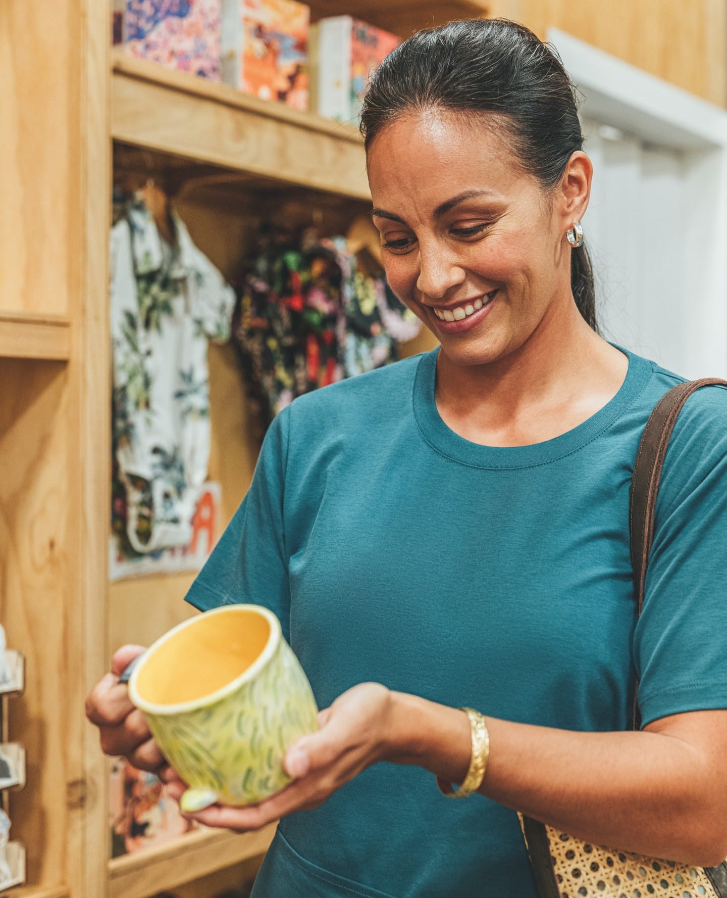 This Black Friday and Small Business Saturday, check off your shopping list while supporting local businesses and eateries throughout the neighborhood. Visit our Holiday Guide at the link in bio for participating retailers and other festive happenings throughout Ward Village.