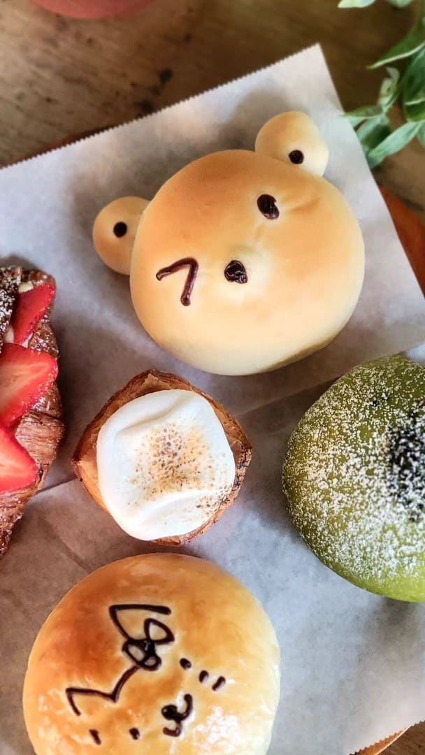 Welcome to the neighborhood @okayamakobohawaii! This popular Japanese bakery chain known for crafting fresh, addictive-free bread and pastries made with 100% Hokkaido flour features signature menu items such as the Salt & Butter Roll, baked Curry Pan, Strawberry Milk Cream Croissant, and the Japanini – a bacon, tomato, shiso leaves, cheese and Japanese Mayo panini. Okayama Kobo Bakery & Cafe is now open at Ward Entertainment Center from 8am to 4pm, Tuesday through Sunday. #wardvillage #honolulufoodie #hawaiieats