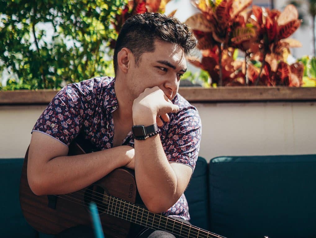 Our Aloha Friday Night Holiday Music Series continues Friday, December 8th, with sounds from Evan Khay & Keahi Delovio and a festive light show from 5pm – 7pm in the South Shore Market courtyard. Grab a meal from one of our neighborhood eateries, sit back, and celebrate the season!